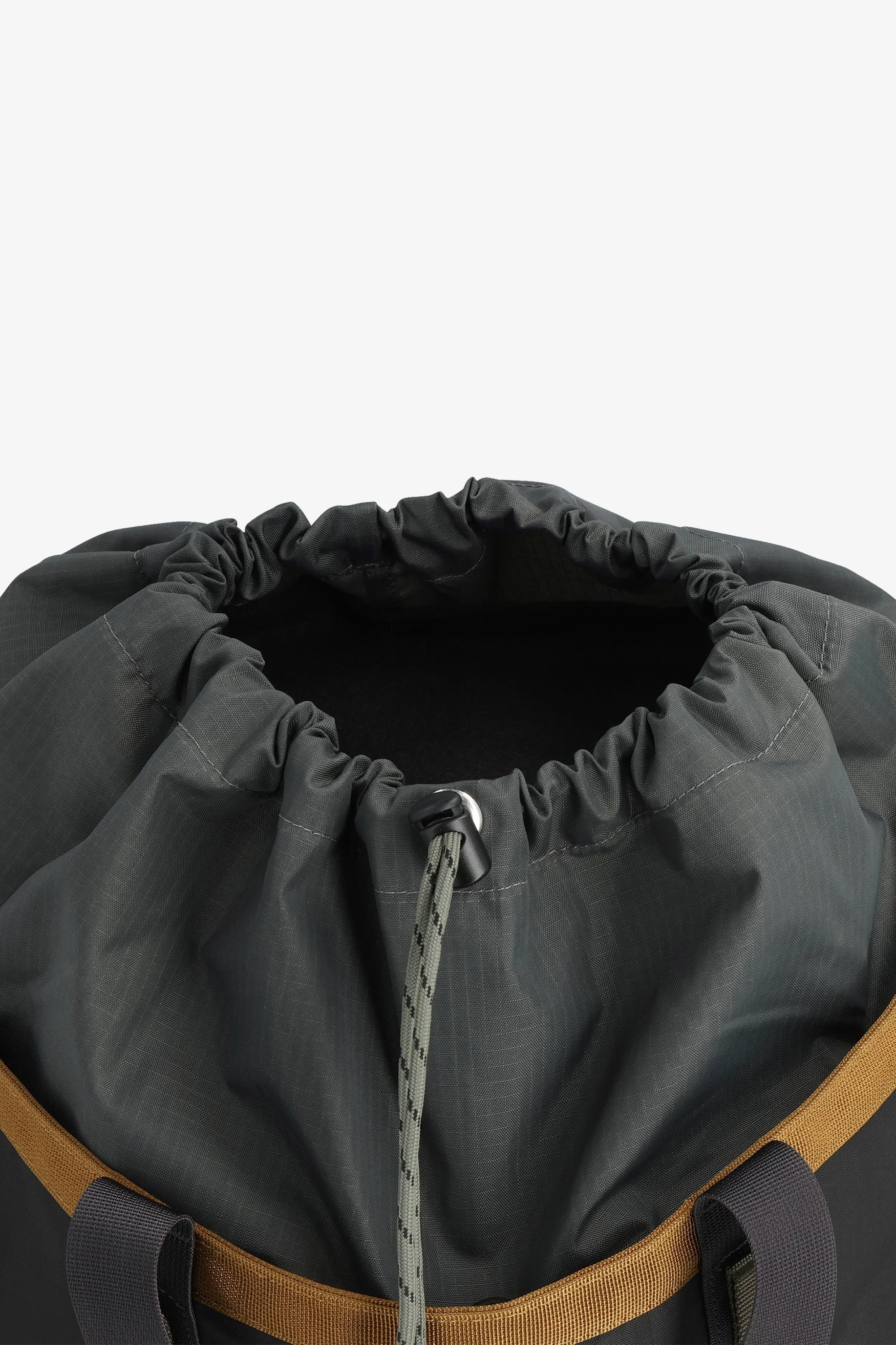 Mountain Utility Tote 33L Black/Neutral - Image 4